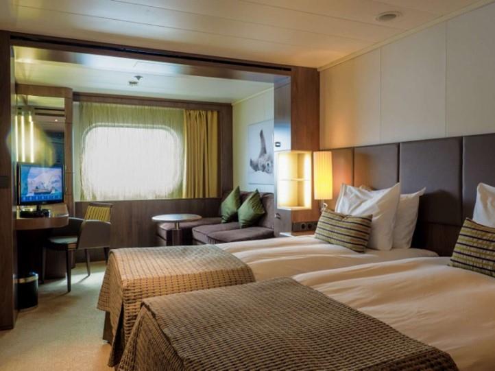 Deck 5 Superior五樓頂級套房 $35,880 USD